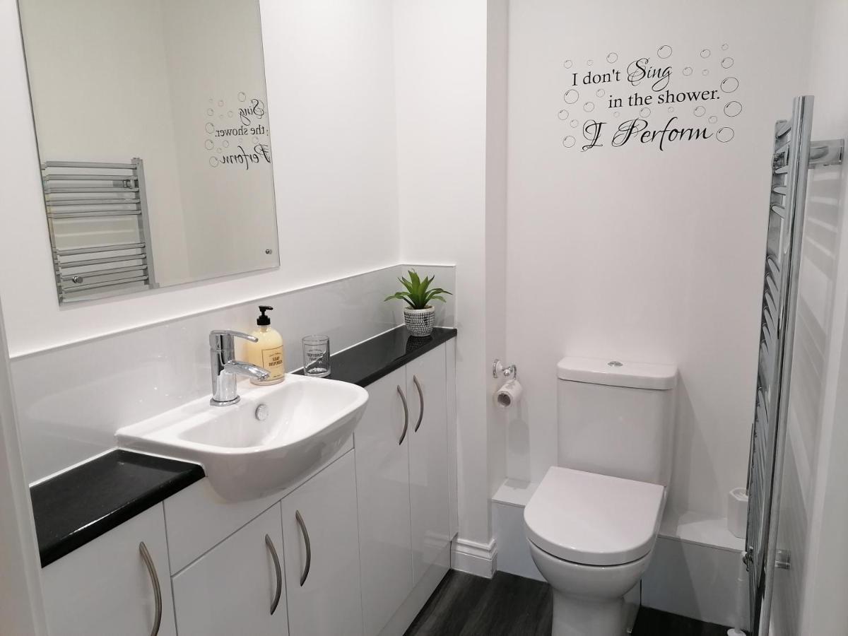 Luxury Modern 2 Bed Apartment, Free Undercroft Parking For 1 Car เซาธ์แธมป์ตัน ภายนอก รูปภาพ
